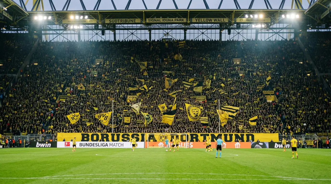 Il Muro Giallo del Signal Iduna Park pieno di tifosi del Borussia Dortmund durante una partita di Bundesliga